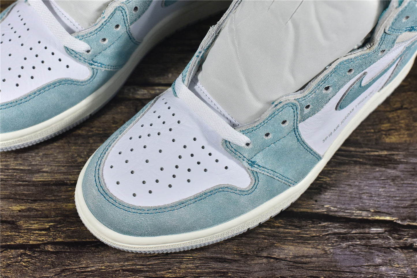 Jordan 1 Retro High OG 'Turbo Green'