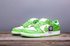 SB Dunk Low 'SUPREME' Mean Green