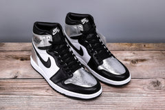 Jordan 1 Retro High OG 'Silver Toe'