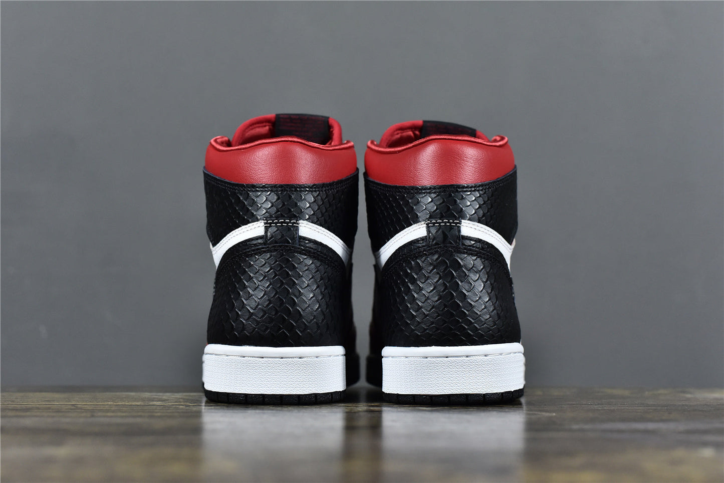 Jordan 1 Retro High OG 'Satin Red