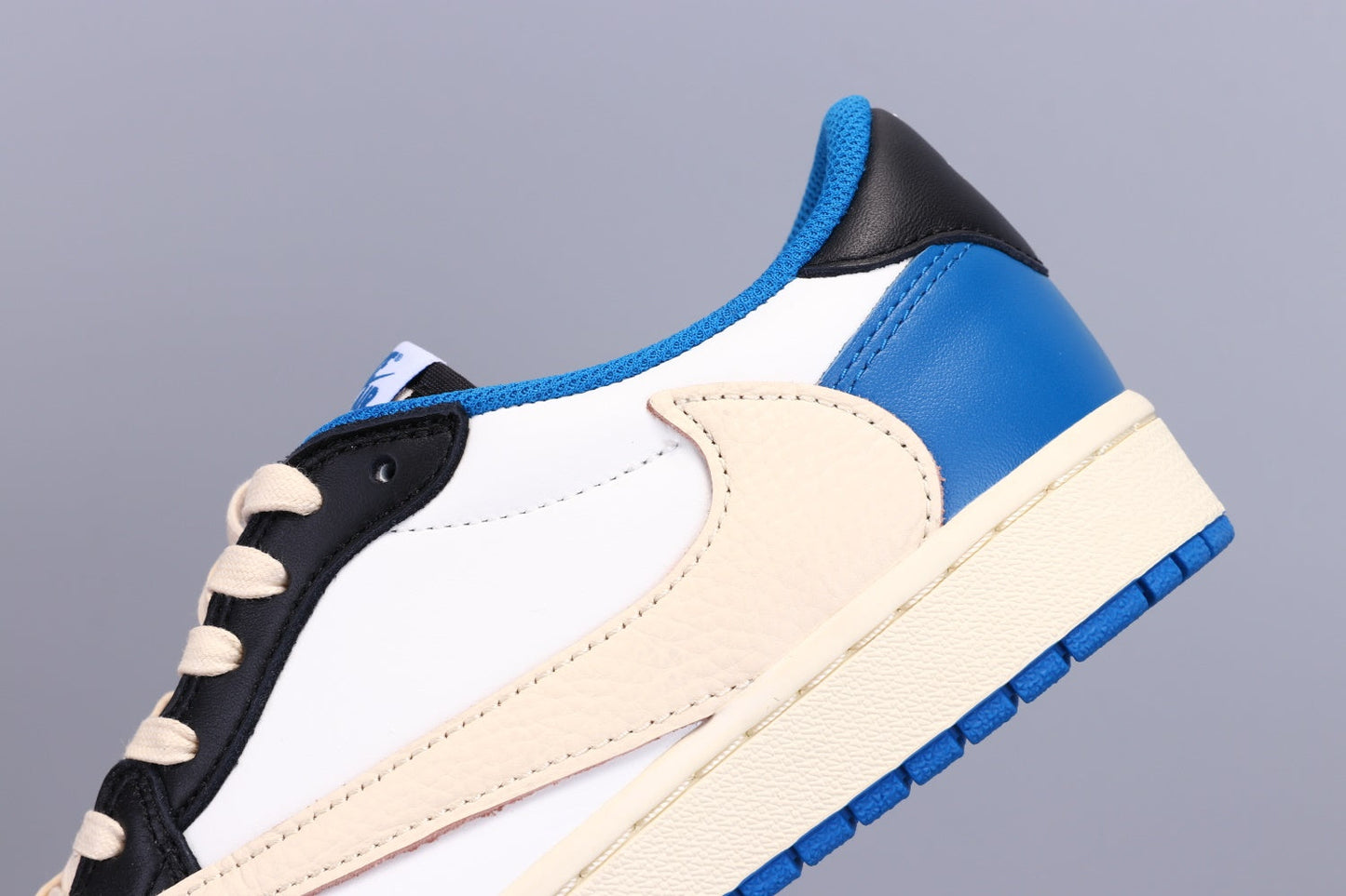 FRAGMENT DESIGN X TRAVIS SCOTT X AJ 1 RETRO LOW