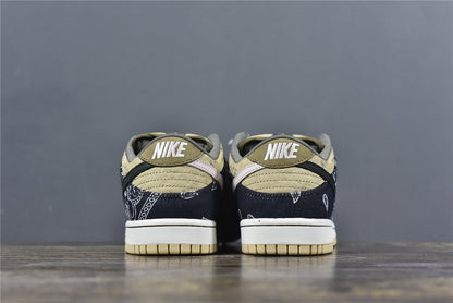 SB Dunk Low 'Travis Scott'