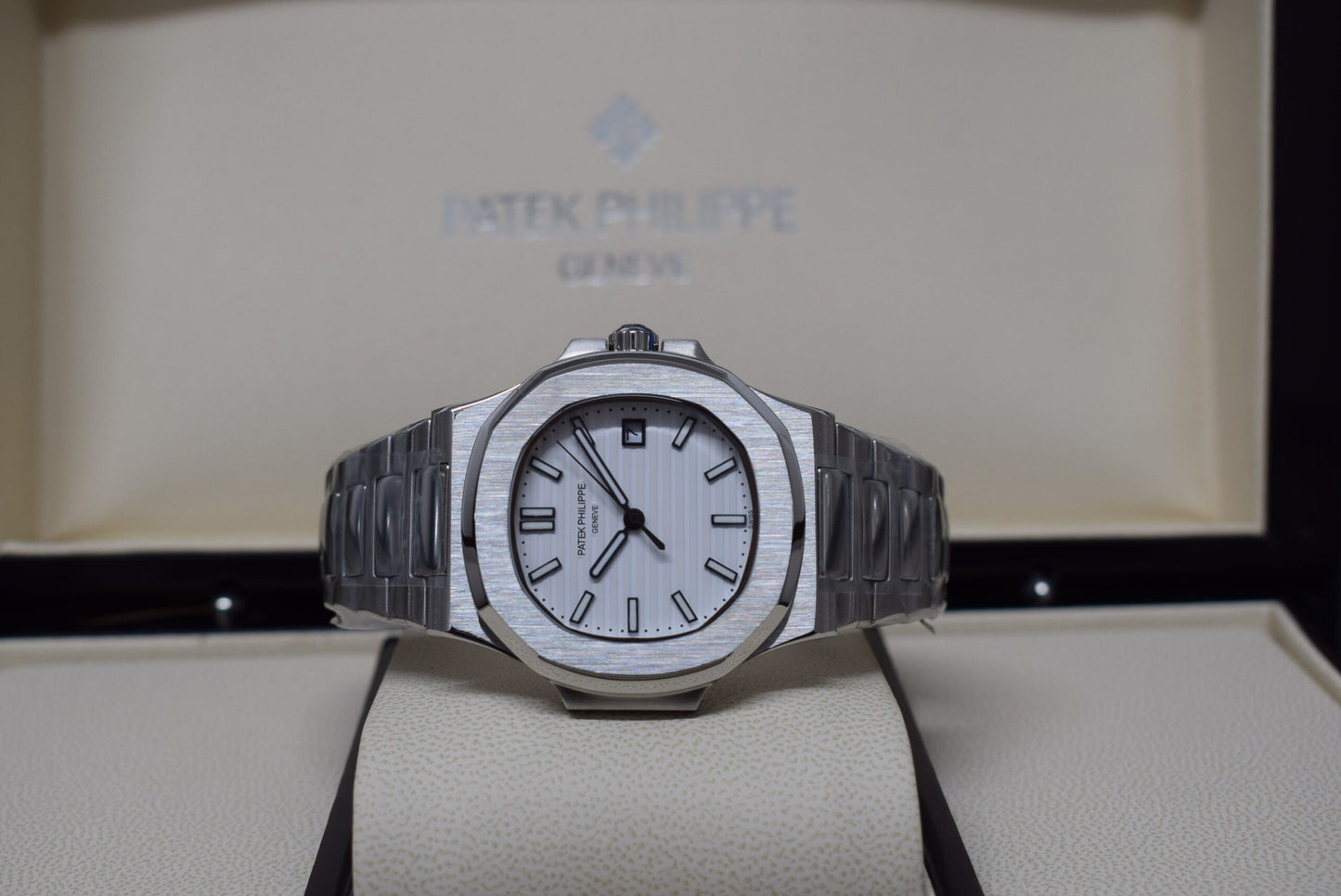 Patek Philippe nautilus 5711 white dial