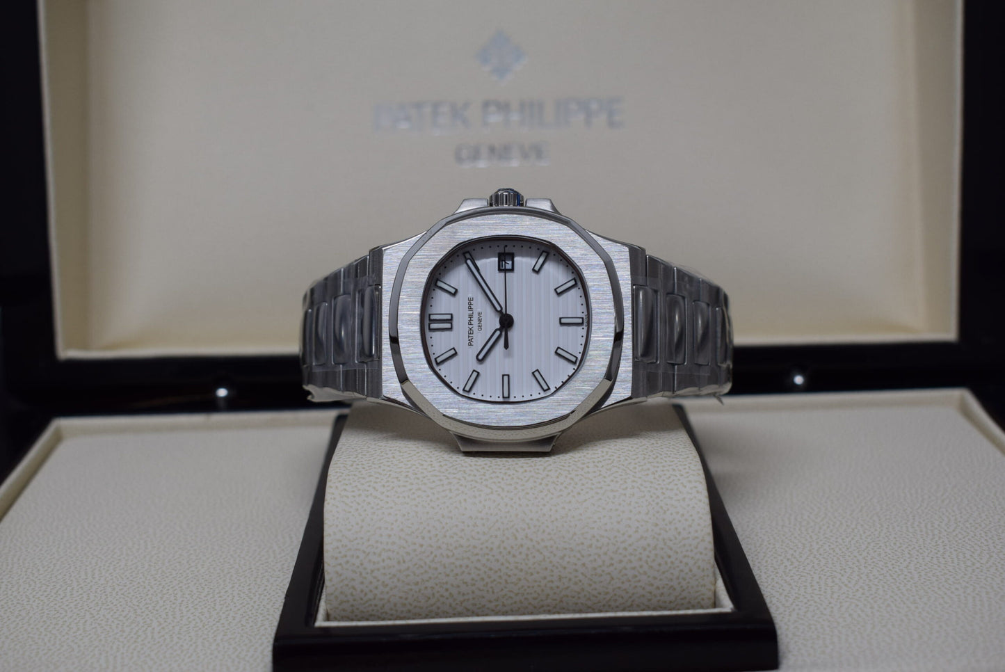 Patek Philippe nautilus 5711 white dial