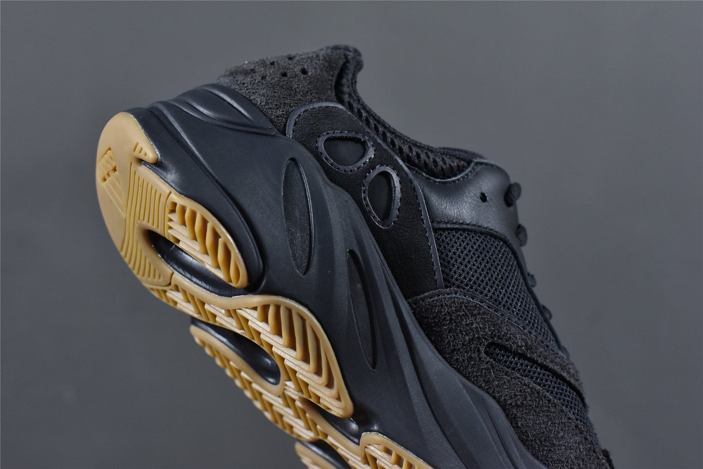 YBoost 700 Utility Black