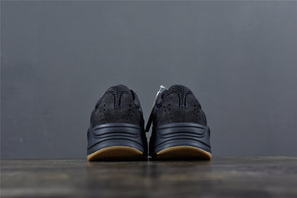 YBoost 700 Utility Black